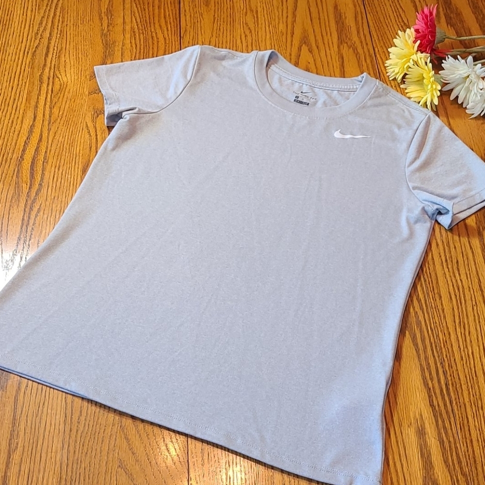 Nike Athletic Short Sleeve Light Gray Shirt - Ladies Medium